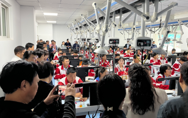 学生可动态复现真实场景实现物理